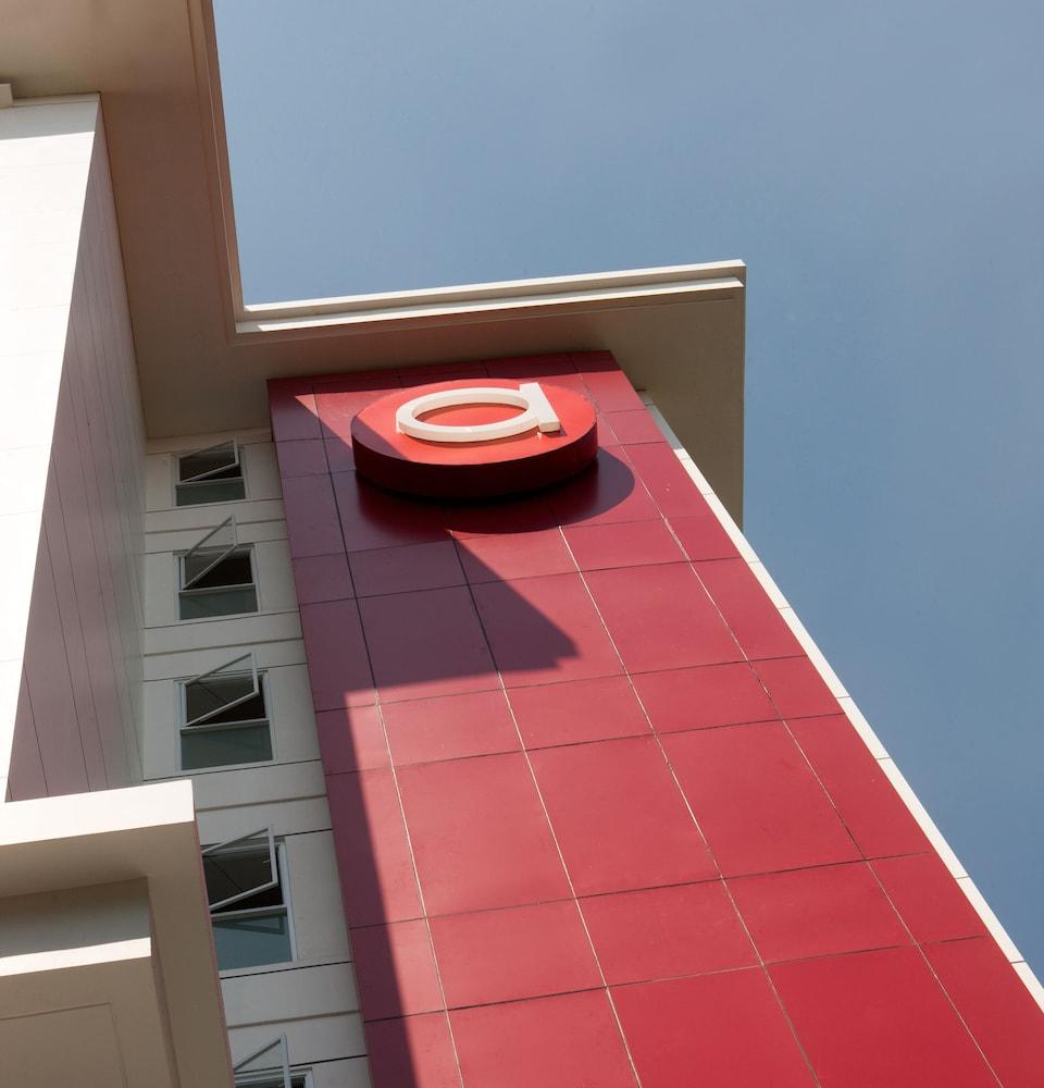 Amaris Hotel Darmo Surabaya Exterior foto
